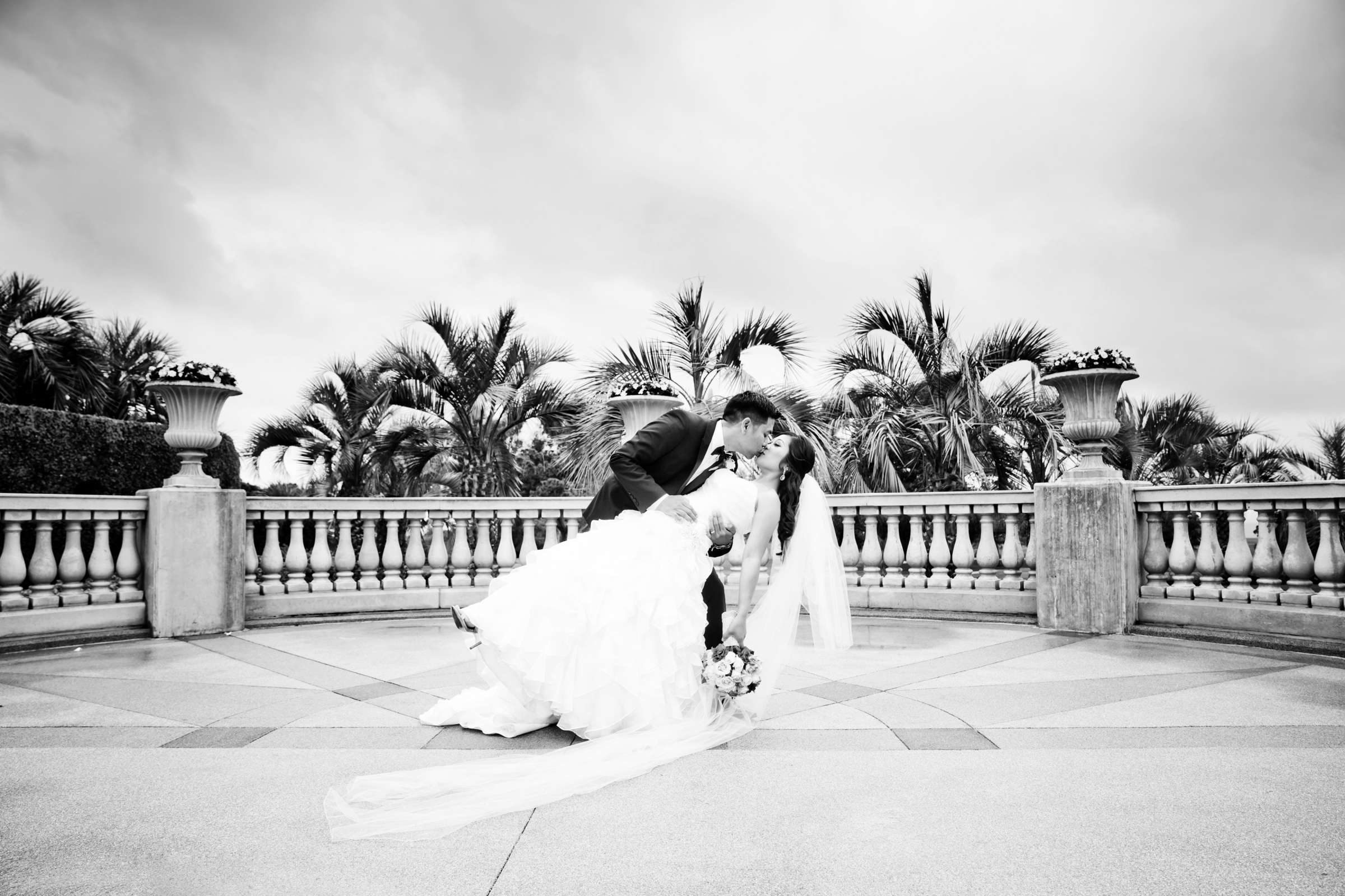 Hilton La Jolla Torrey Pines Wedding coordinated by Lavish Weddings, Muriel and Michael Wedding Photo #40 by True Photography