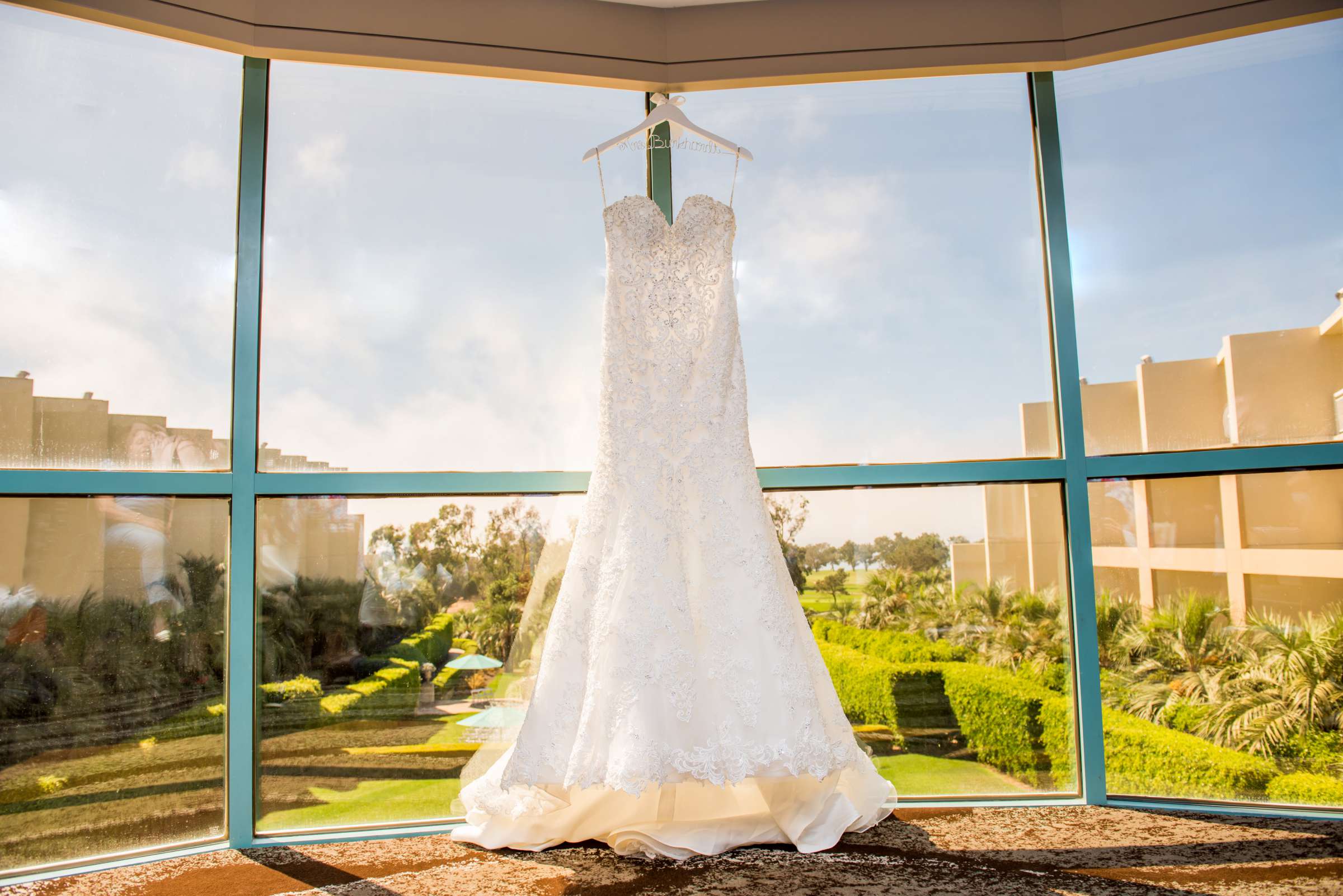 Hilton La Jolla Torrey Pines Wedding coordinated by Trendee Flowers, Gina and John Wedding Photo #8 by True Photography