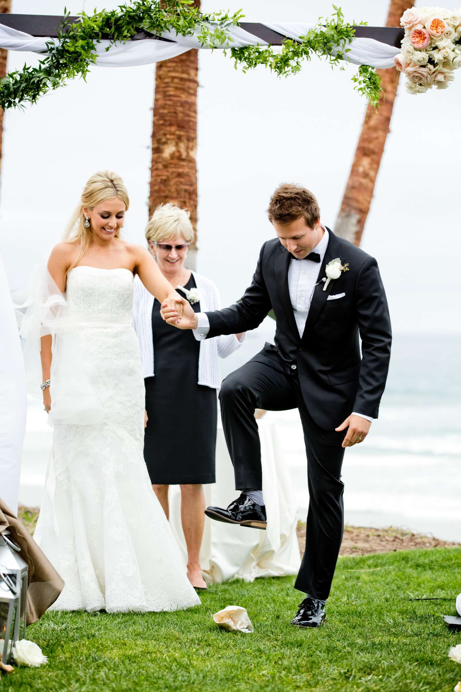 Scripps Seaside Forum Wedding coordinated by First Comes Love Weddings & Events, Julie and David Wedding Photo #368082 by True Photography